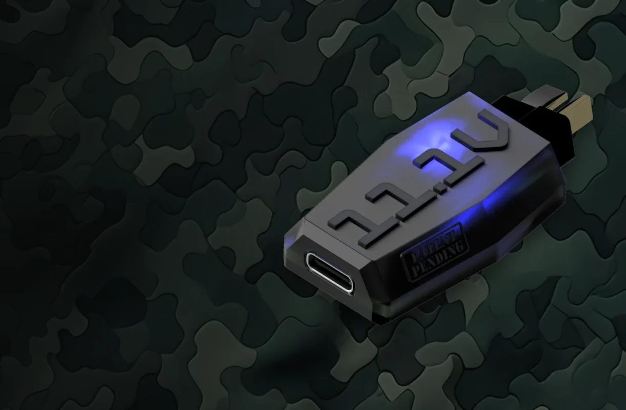 Kamuflaj zeminde EMR Type-C airsoft pil şarj cihazı